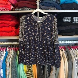 Easel navy/pink flowers long elastic cuff sleeve v neck tie front top size S